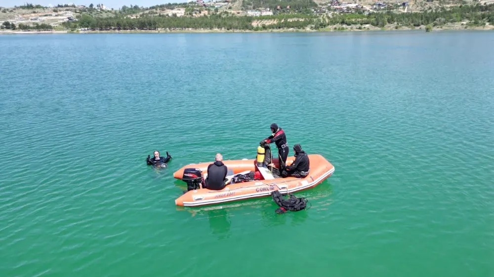 Balık adamlar daha temiz bir çevre için daldı